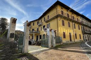 TRIFAMILIARE A CASAPINTA