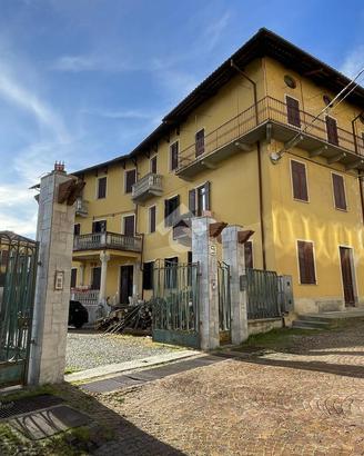 TRIFAMILIARE A CASAPINTA