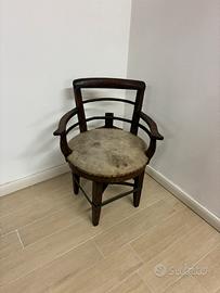 Antica sedia da parrucchiere girevole