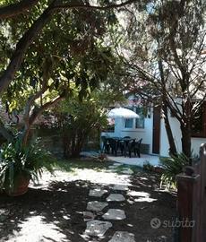 Vitinia bilocale con giardino privato