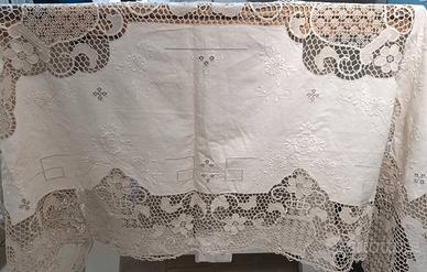 Tovaglia a punto Ago puro lino ricamata a mano