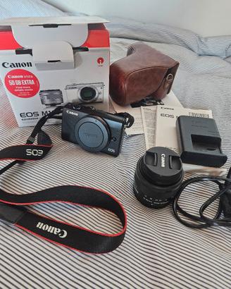 Canon Eos M100 + obiettivo + custodia