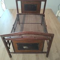 Lettino vintage per bambole grandi