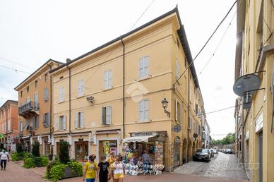 2 LOCALI A VIGNOLA