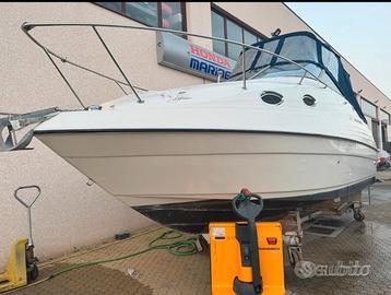 Barca cabinata 8 metri Regal 242 + Mercruyser 5000