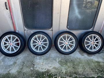 Cerchi e gomme da 17 originali Jaguar
