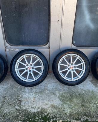 Cerchi e gomme da 17 originali Jaguar