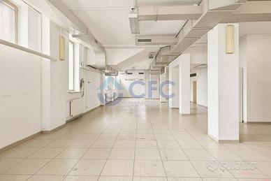 Immobile di 227 m² con 2 locali a Milano