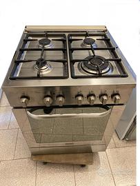 Cucina De Longhi con vetro coprifuochi