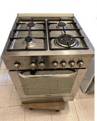Cucina De Longhi con vetro coprifuochi