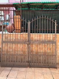 Cancello in ferro a due ante