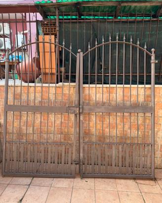 Cancello in ferro a due ante