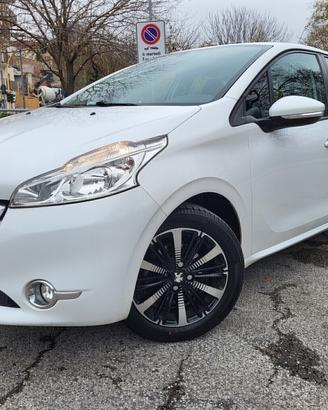 PEUGEOT 208 1,4 HDI-UNICO PROPRIETAR-4 REVISIONI