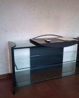 Mobile tv con ripiani in vetro