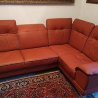 Divano angolare in simil pelle rosso