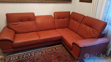 Divano angolare in simil pelle rosso