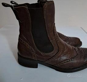 Bata stivaletti in pelle stile inglese