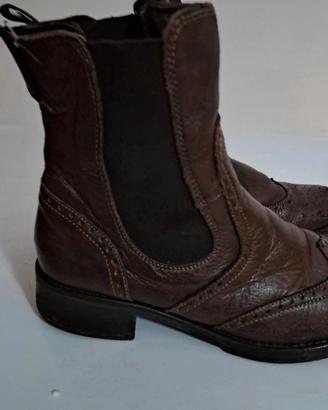 Bata stivaletti in pelle stile inglese