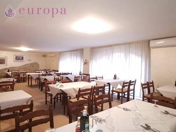 Intero locale ristorante ben avviato