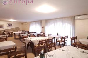 Intero locale ristorante ben avviato