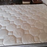 Materasso matrimoniale con rete