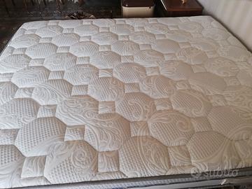 Materasso matrimoniale con rete