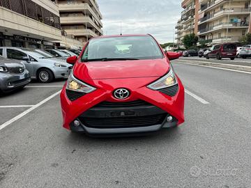 Toyota Aygo Connect 1.0 VVT-i 72 CV 5 porte x-play