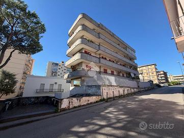 4 LOCALI A TORRE ANNUNZIATA
