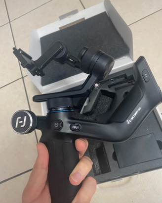 Gimbal professionale per fotocamere e smartphone