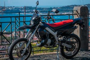 Malaguti motard xsm 50 ( la YAMAHA DT 50 )