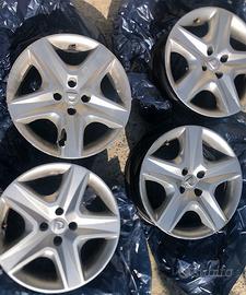 DACIA SANDERO  4 CERCHI ACCIAIO + COPERCHI 16"/205