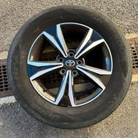Cerchi in lega TOYOTA da 17” + gomme estive