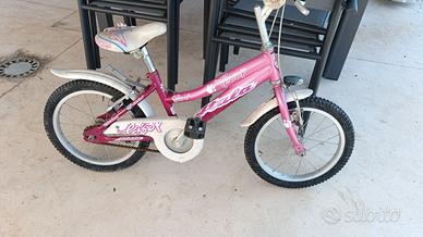 Bicicletta da bambina.