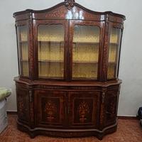 sala da pranzo in legno intarsiato 