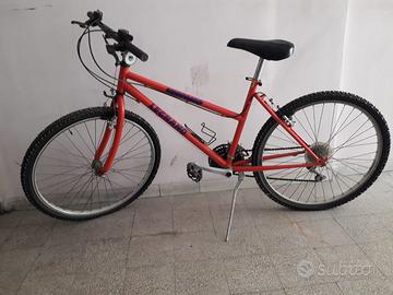 Bicicletta Mountain Bike colore Rosso