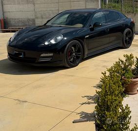 Porsche panamera 4