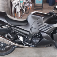 Kawasaki zzr 1400 zx14r