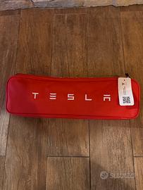 Kit emergenza stradale Tesla