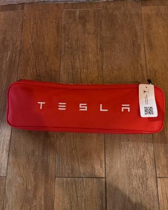 Kit emergenza stradale Tesla