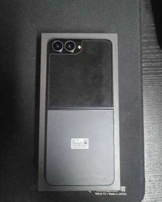 Samsung Galaxy Z Flip 8