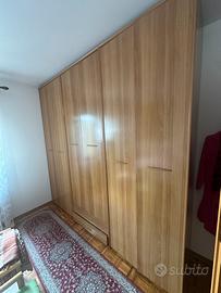 Camera da letto completa con due comodini e armadi