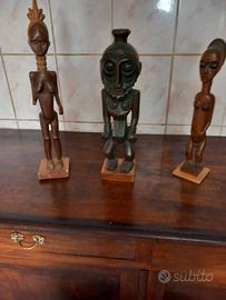 statue e tela africani