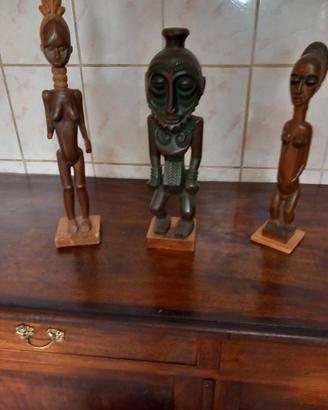 statue e tela africani