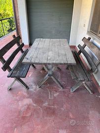 Tavolo in legno da giardino
