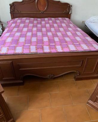 Camera: armadio 6 ante + letto + comò +2 comodini