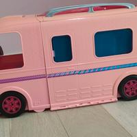 Camper Barbie più 12 Barbie e Ken