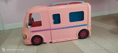 Camper Barbie più 12 Barbie e Ken