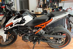 KTM 125 Duke motore nuovo qualche difetto estetico
