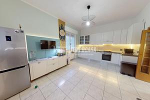 3 locali con taverna, cucina abitabile e doppi ser
