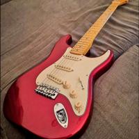 Chitarra stile Fender Stratocaster